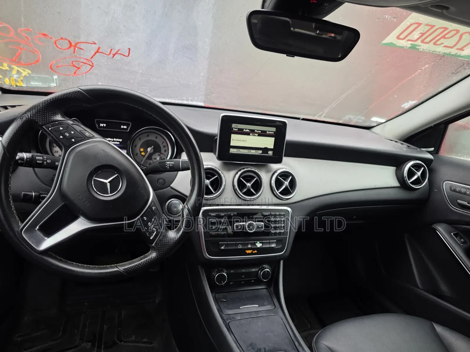 Mercedes-Benz GLA 250 2015 Red