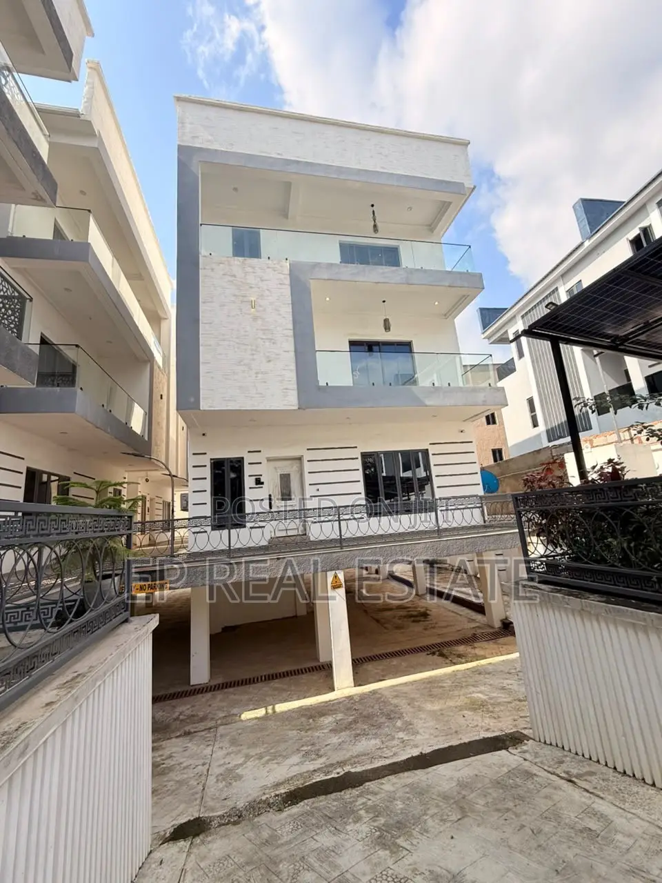 4bdrm Duplex in Utako for sale