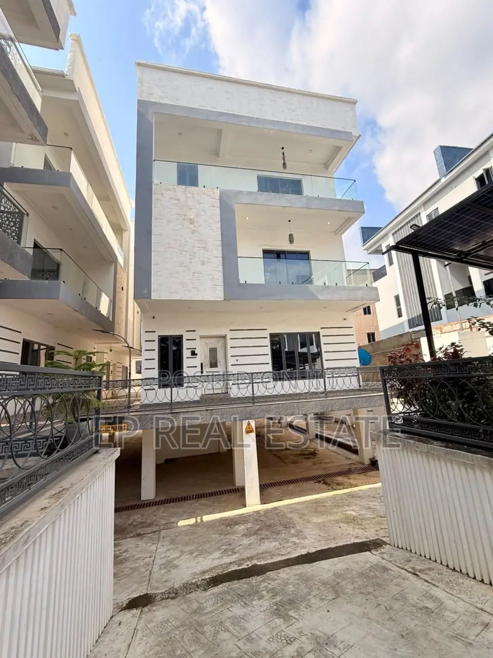 4bdrm Duplex in Utako for sale