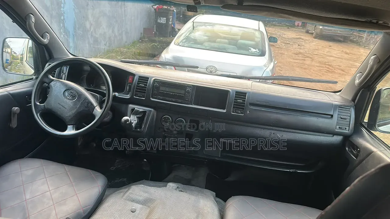 Toyota HiAce 2015 White