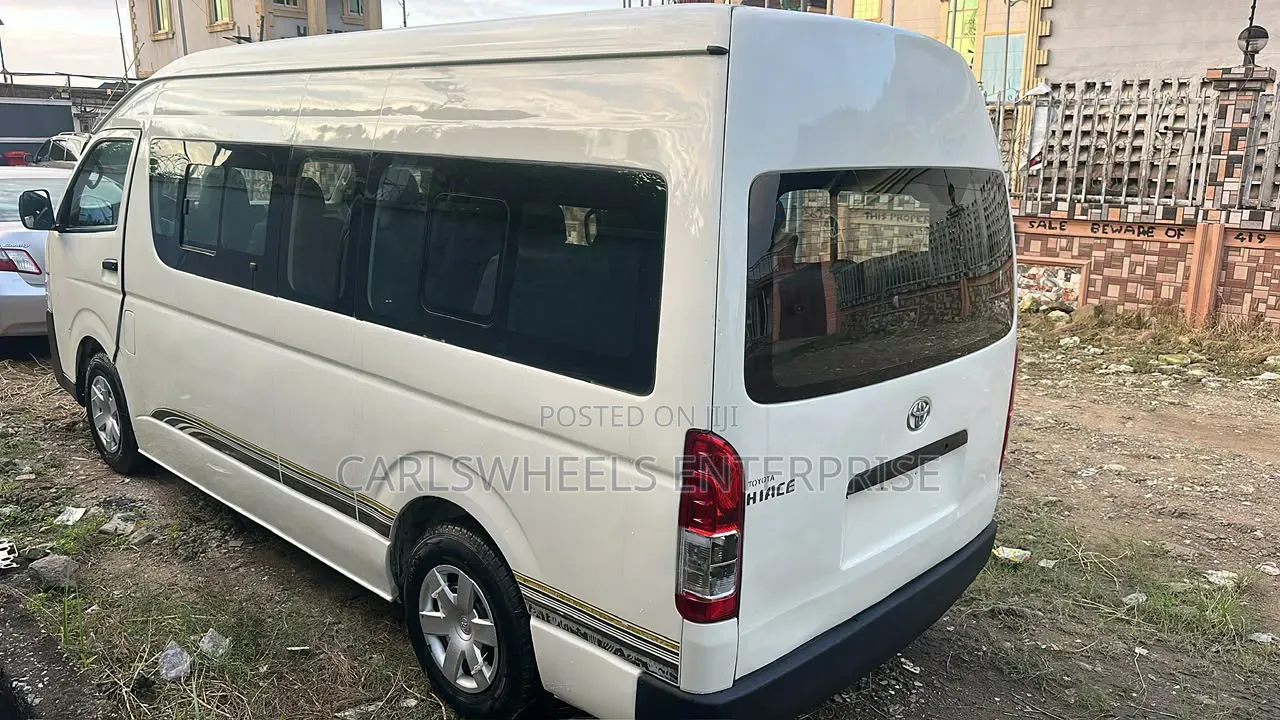 Toyota HiAce 2015 White