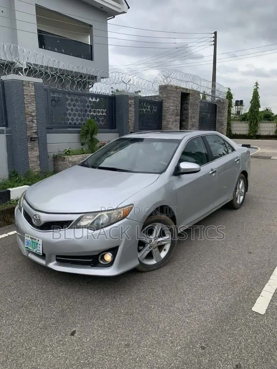 Toyota Camry XLE 4dr Sedan (2.5L 4cyl 6A) 2013 Silver