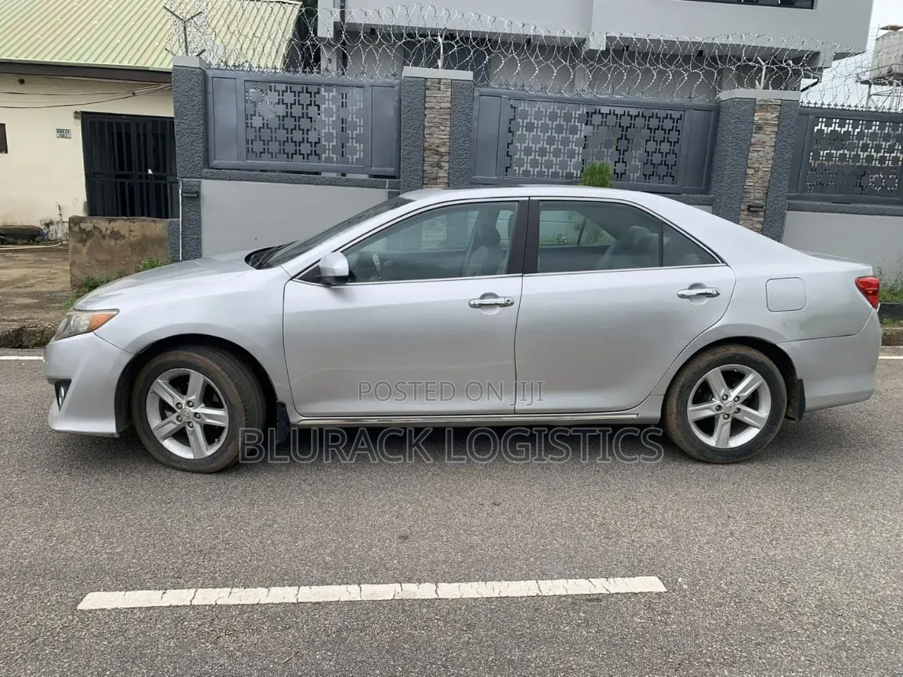 Toyota Camry XLE 4dr Sedan (2.5L 4cyl 6A) 2013 Silver