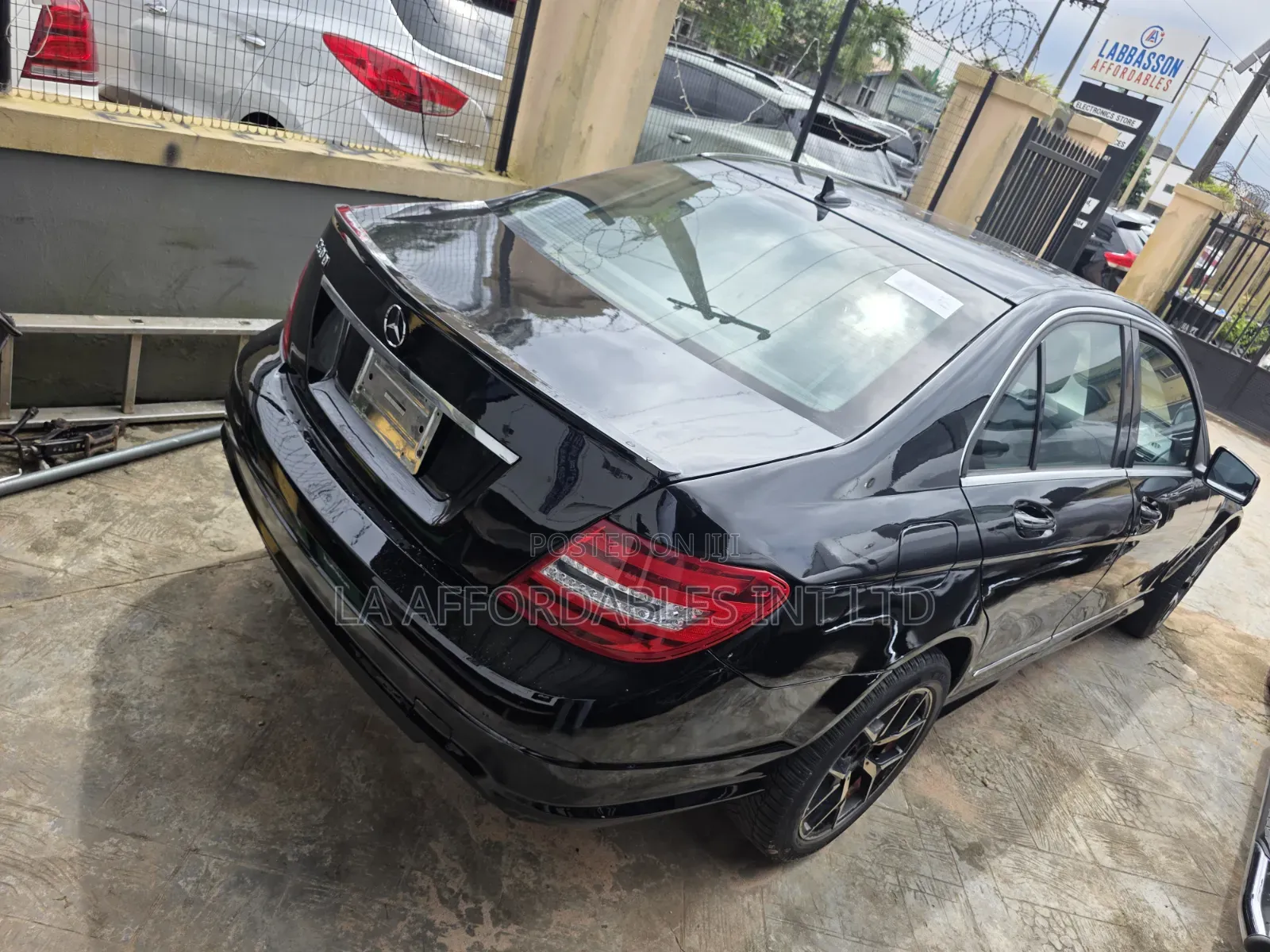 Mercedes-Benz C300 Luxury 4Matic Sedan AWD (3.0L 6cyl 7A) 2011 Black