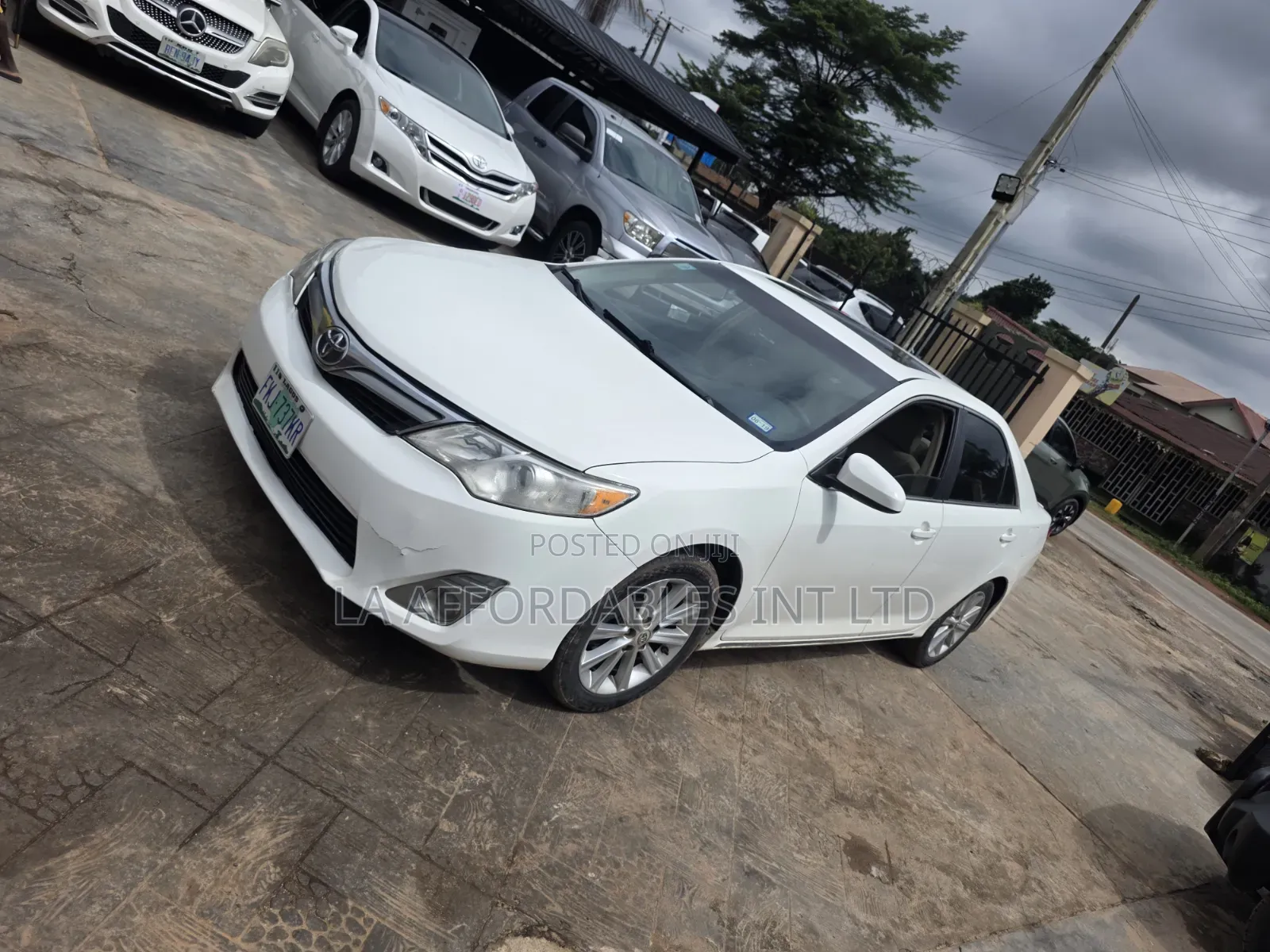 Toyota Camry XLE 4dr Sedan (2.5L 4cyl 6A) 2012 White
