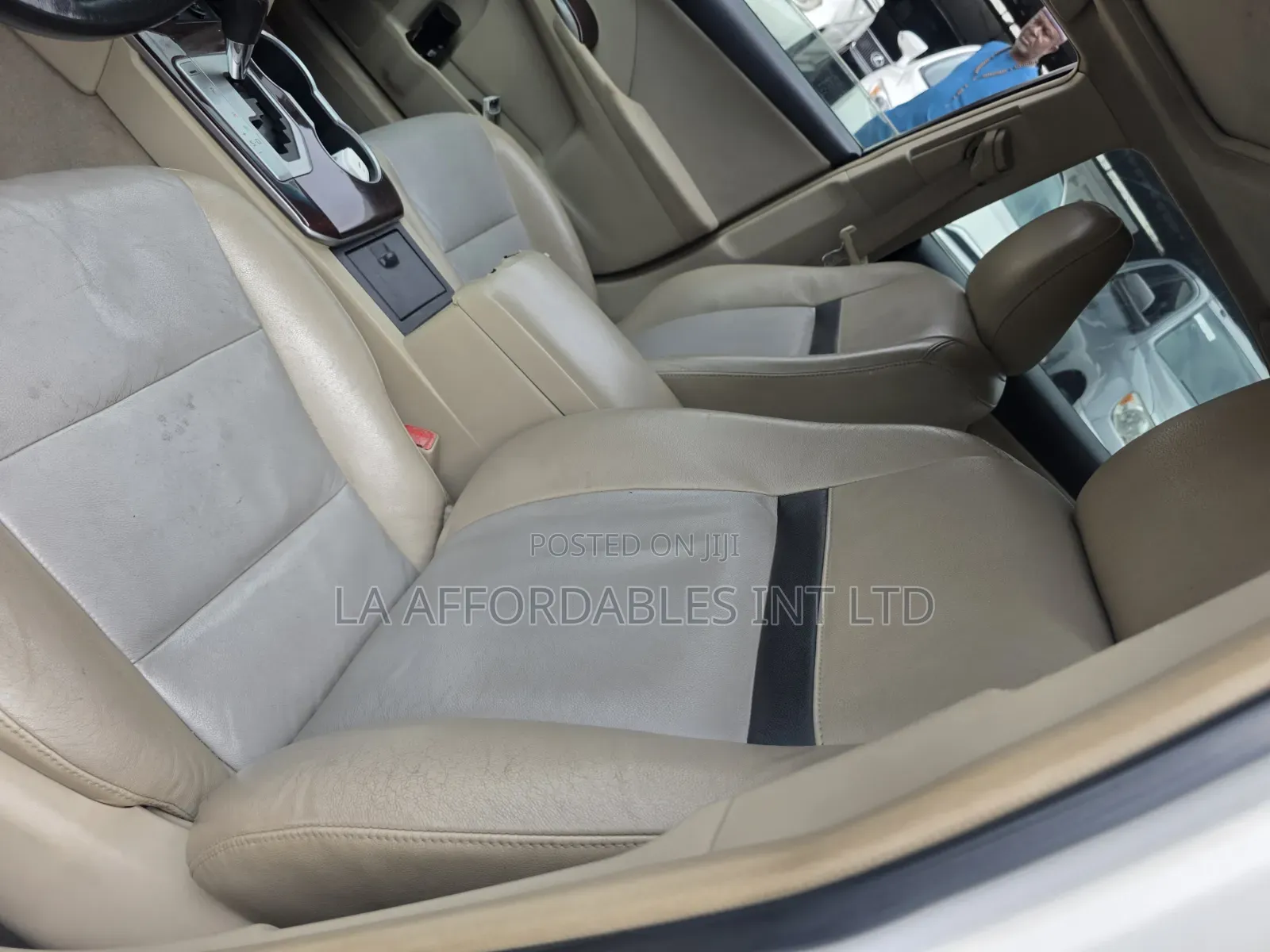 Toyota Camry XLE 4dr Sedan (2.5L 4cyl 6A) 2012 White