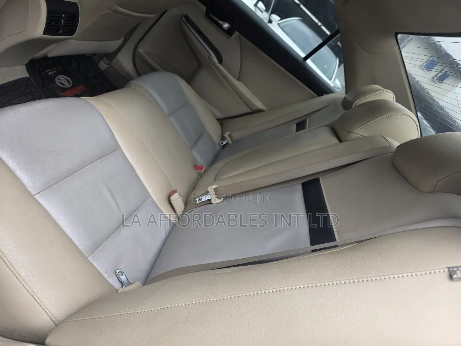 Toyota Camry XLE 4dr Sedan (2.5L 4cyl 6A) 2012 White