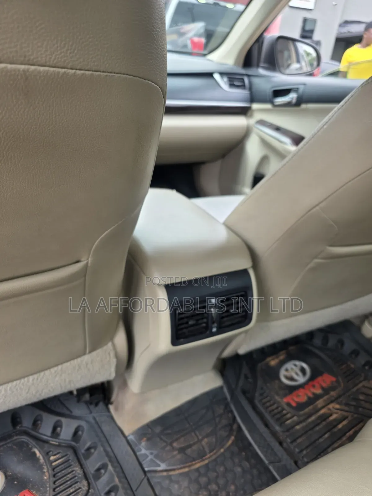 Toyota Camry XLE 4dr Sedan (2.5L 4cyl 6A) 2012 White