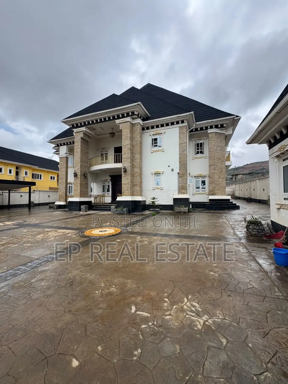 7bdrm Mansion in Katampe Extension for sale