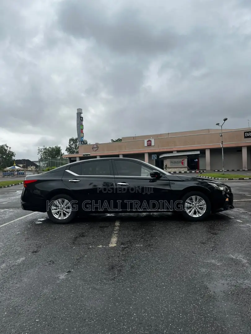 Nissan Altima 2021 Black