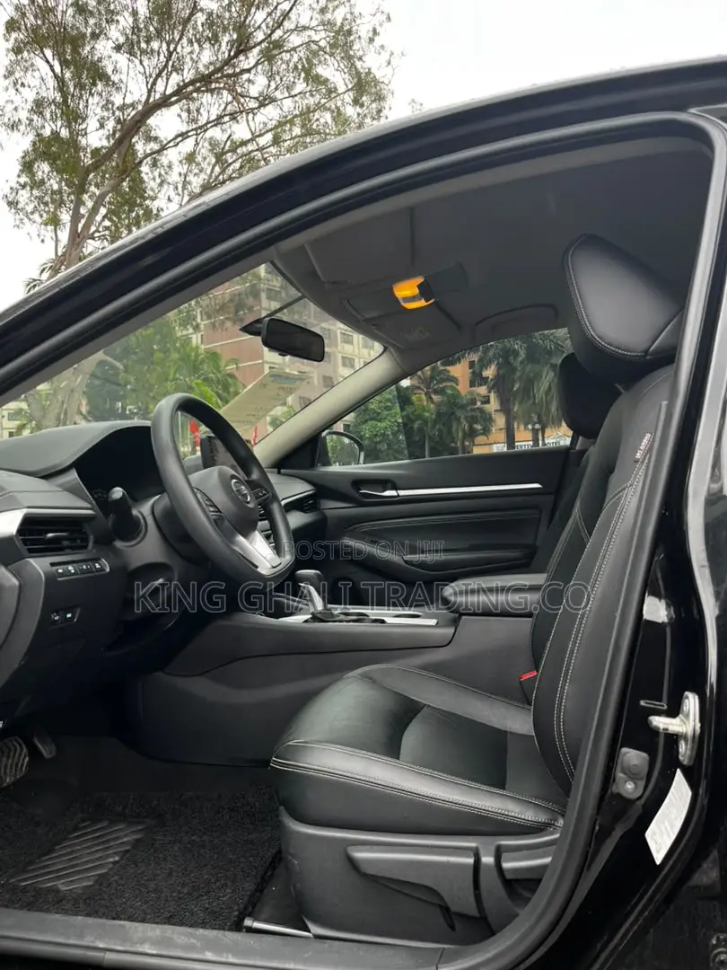Nissan Altima 2021 Black