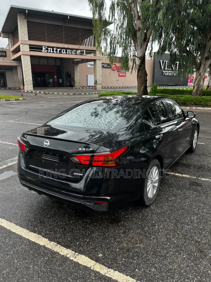 Nissan Altima 2021 Black