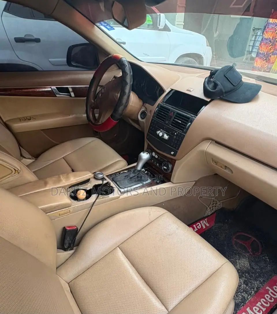 Mercedes-Benz C300 2008 Gold