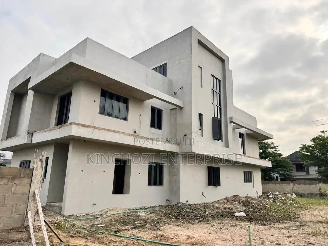 5bdrm House in Pinnock Beach Estate for sale