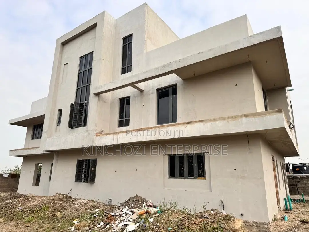 5bdrm House in Pinnock Beach Estate for sale