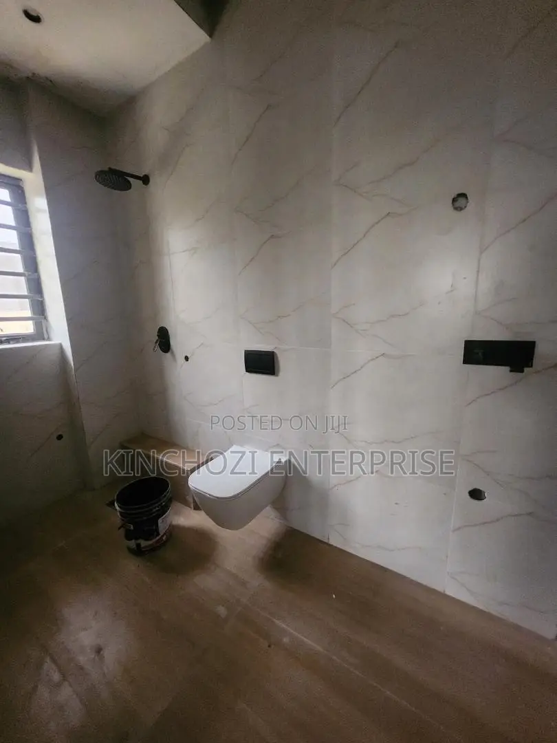 5bdrm House in Pinnock Beach Estate for sale