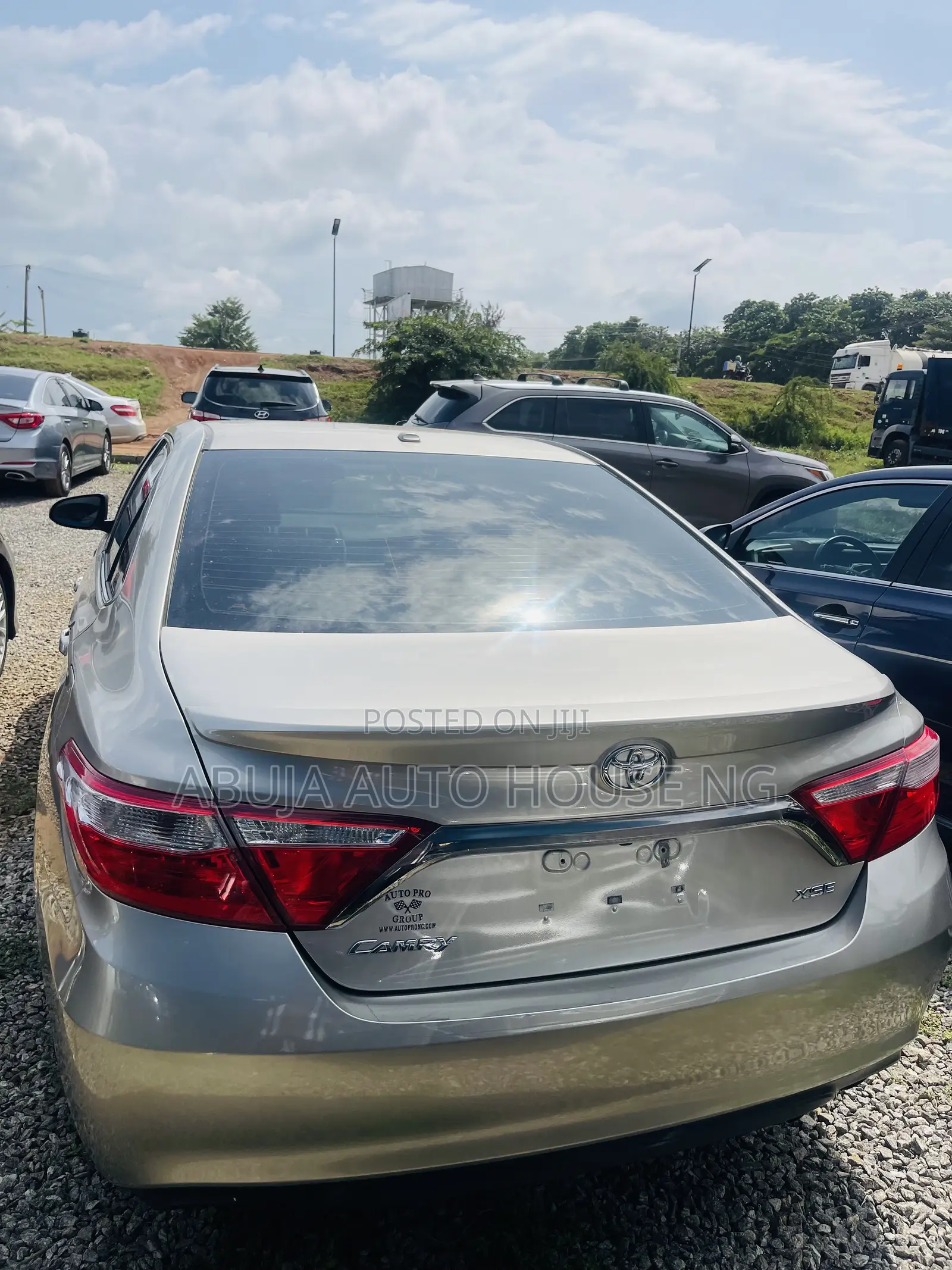 Toyota Camry XSE 4dr Sedan (2.5L 4cyl 6A) 2015 Gold