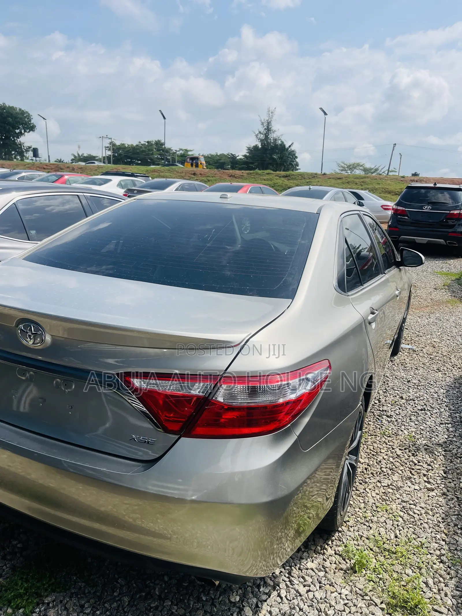Toyota Camry XSE 4dr Sedan (2.5L 4cyl 6A) 2015 Gold