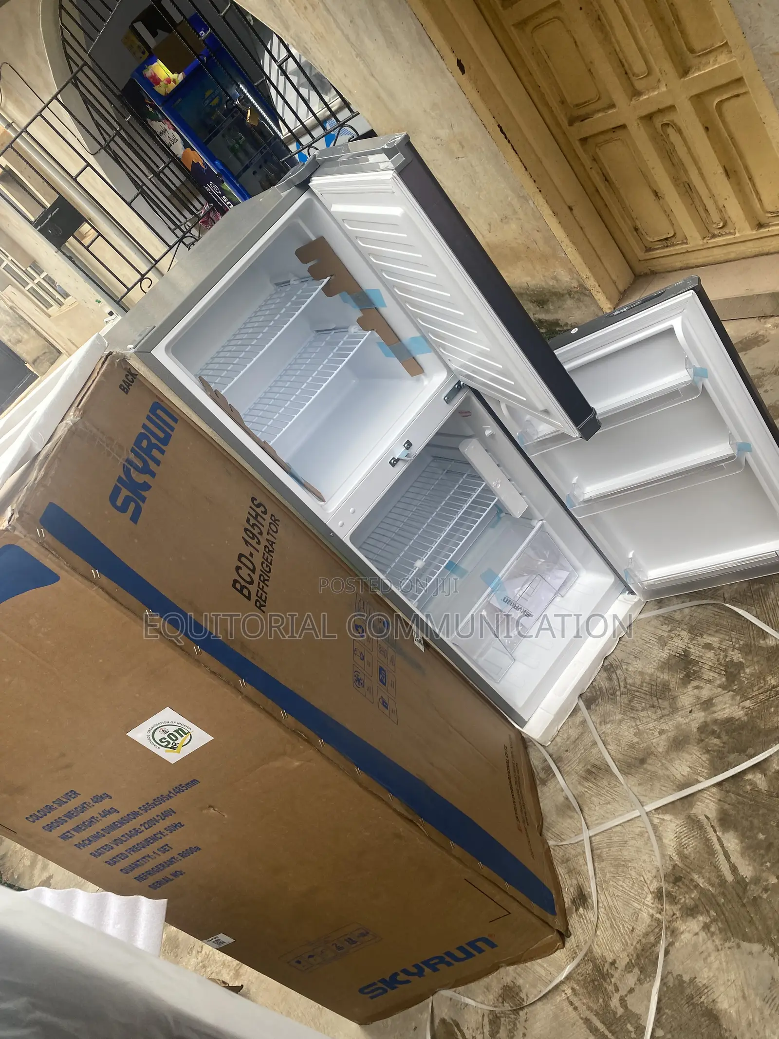 Skyrun BCD-195hs Beverage Cooler Fridge 195l Top Freezer