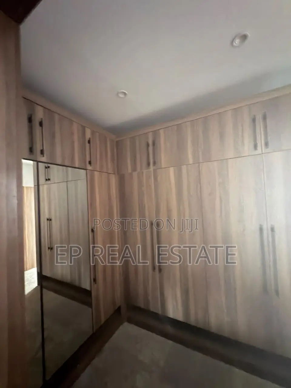 5bdrm Duplex in Maitama for sale