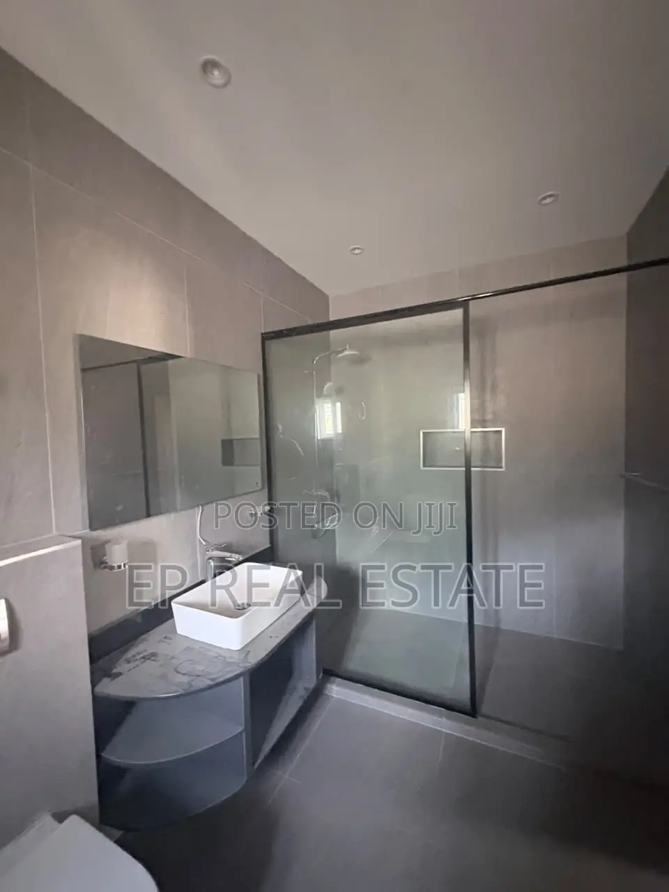 5bdrm Duplex in Maitama for sale