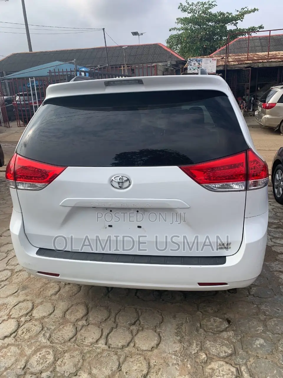 Toyota Sienna XLE 7-Passenger 4dr Minivan AWD (3.5L 6cyl 6A) 2014 White