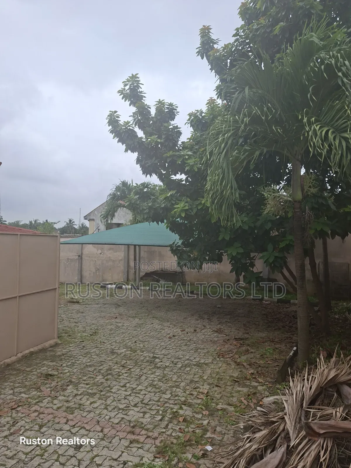 6bdrm House in Agodi for sale