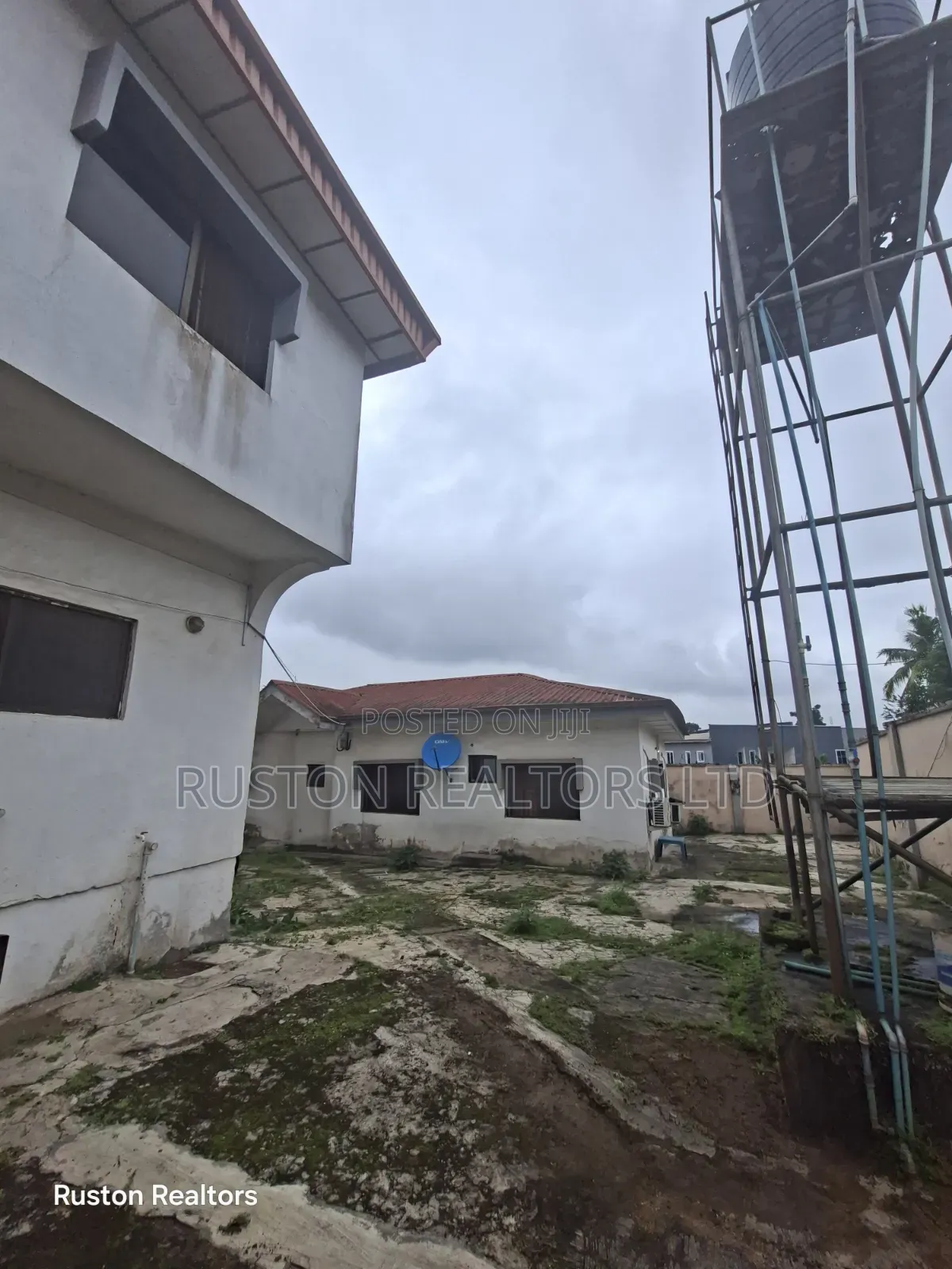 6bdrm House in Agodi for sale