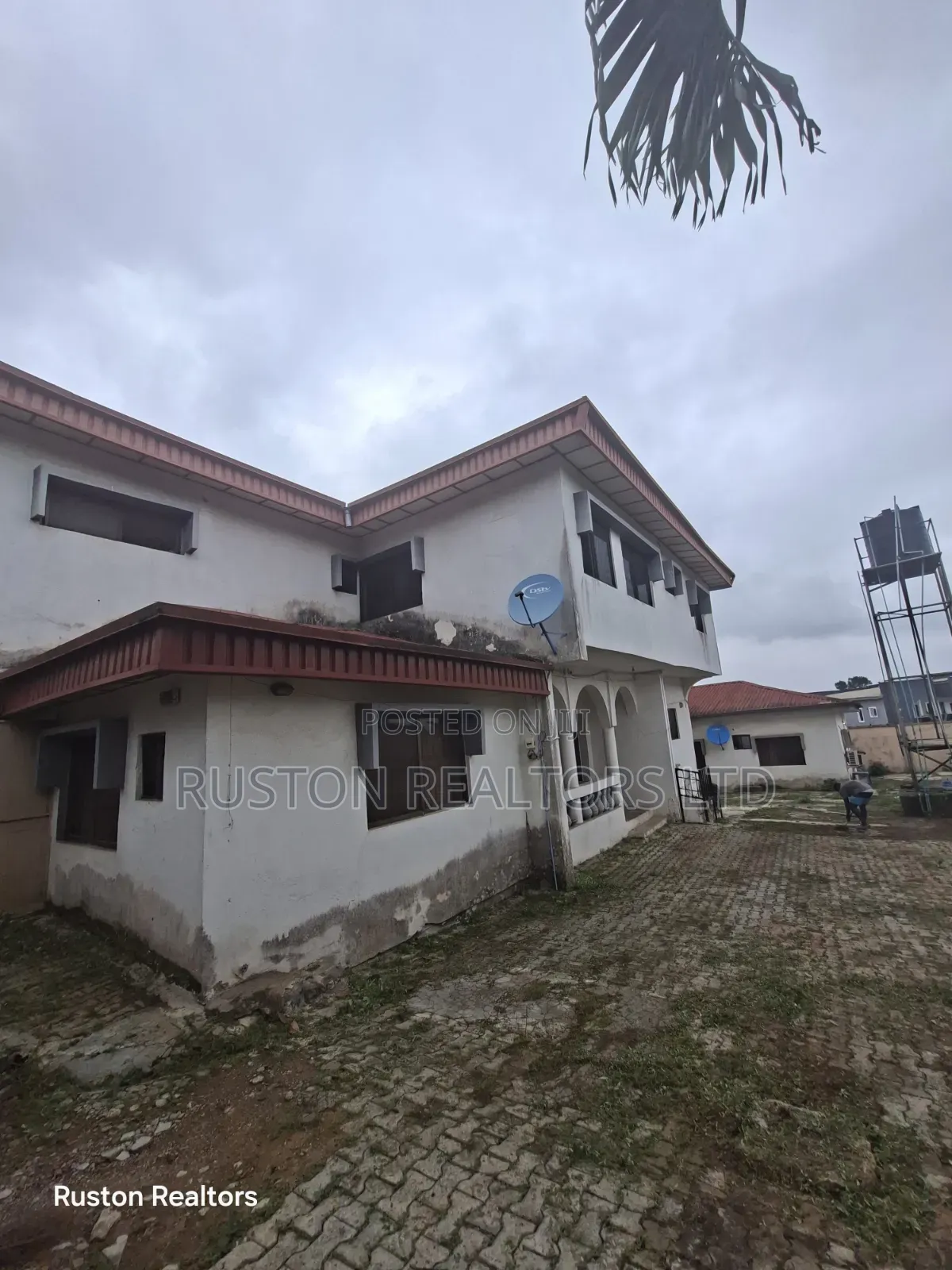 6bdrm House in Agodi for sale