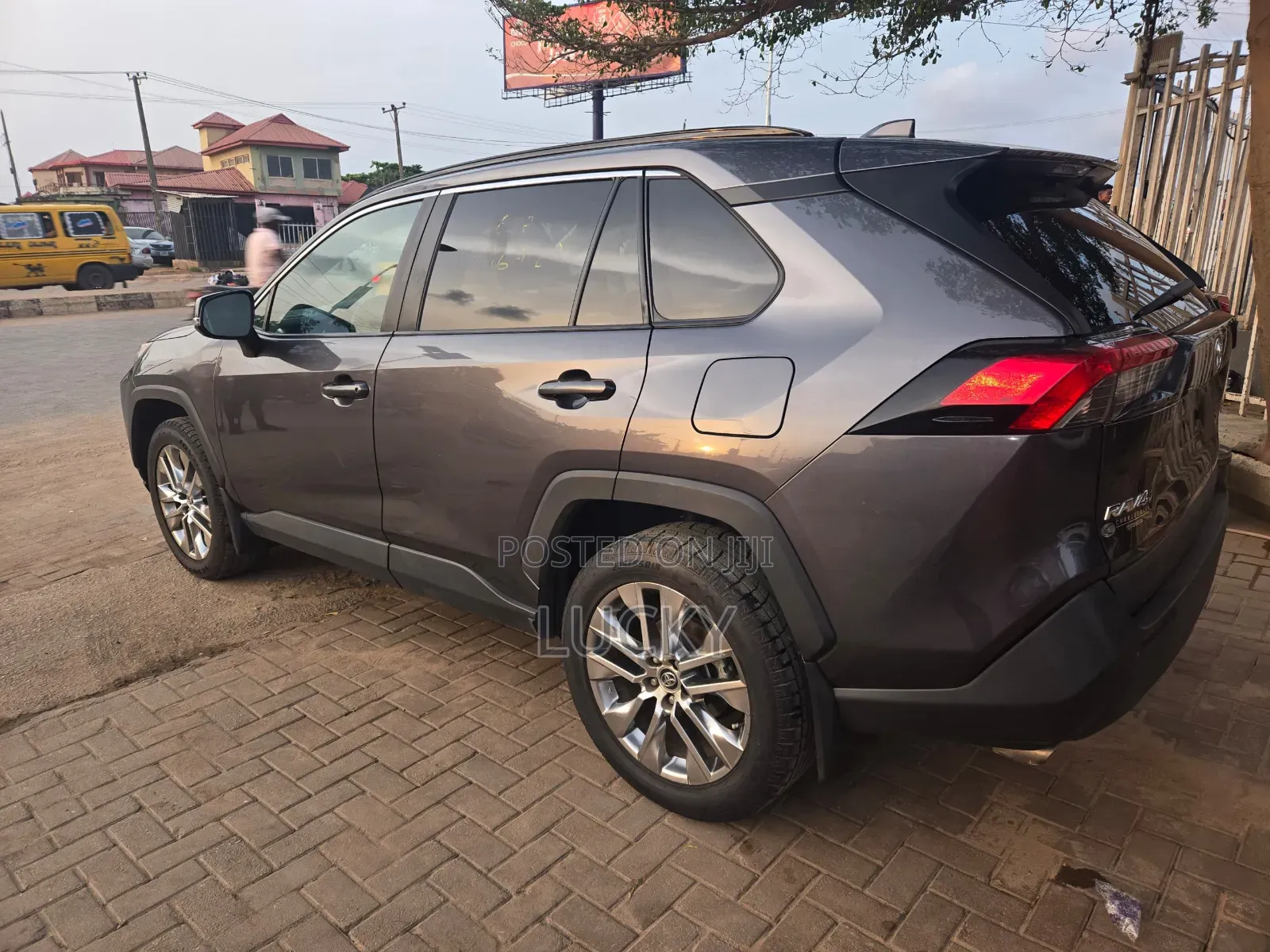 Toyota RAV4 Limited FWD 2020 Green