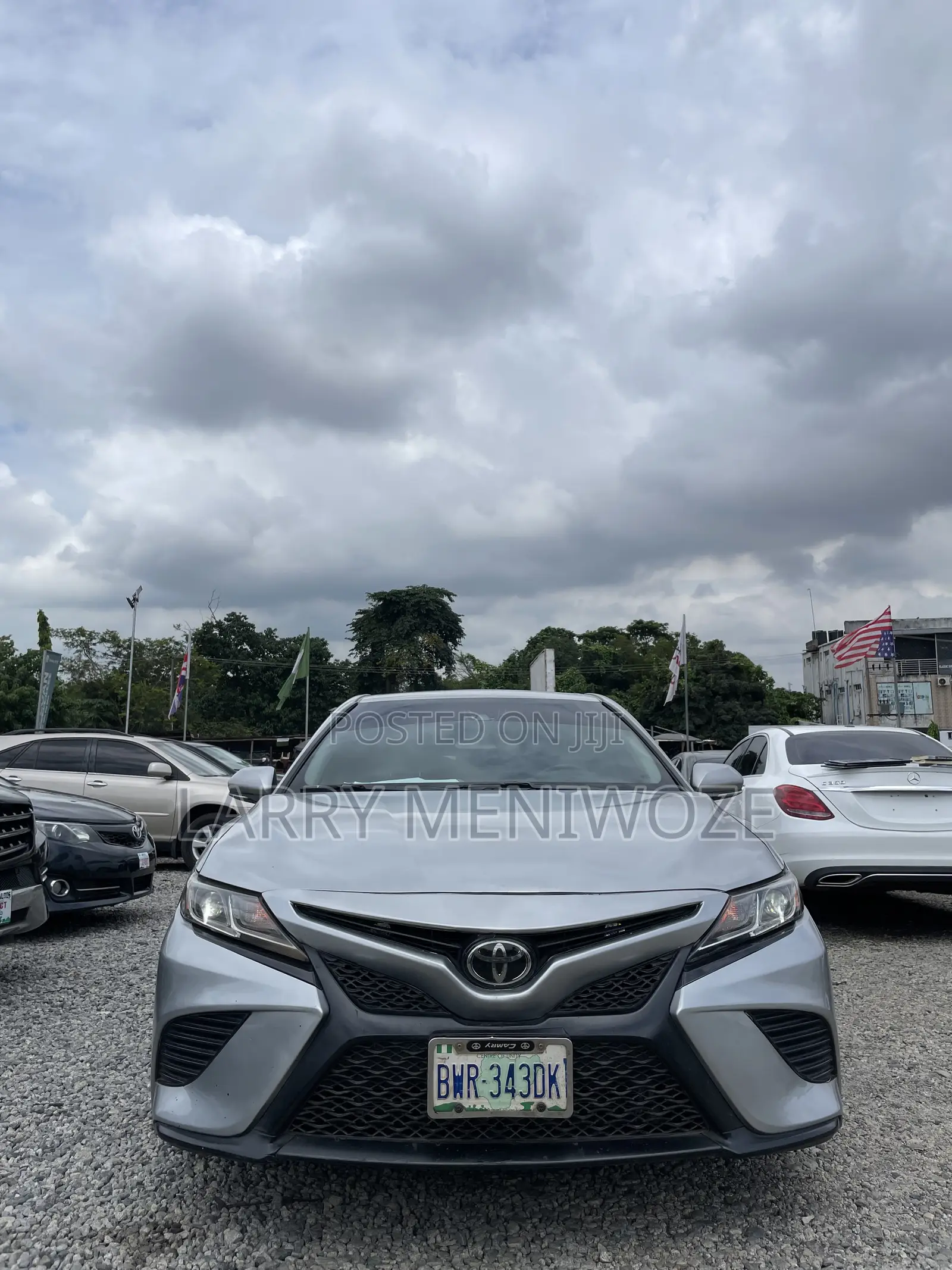 Toyota Camry SE FWD (2.5L 4cyl 8AM) 2018 Silver