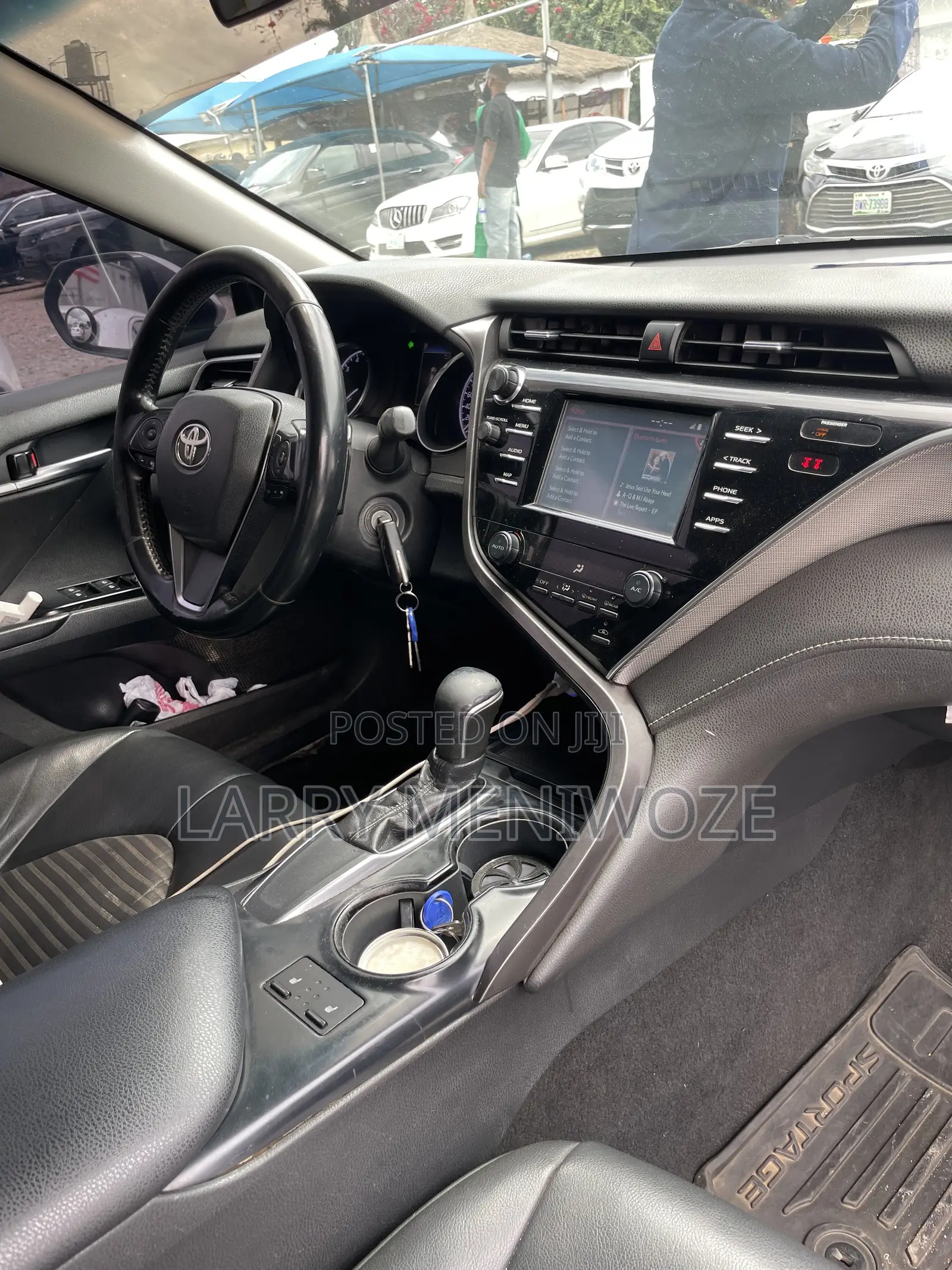 Toyota Camry SE FWD (2.5L 4cyl 8AM) 2018 Silver