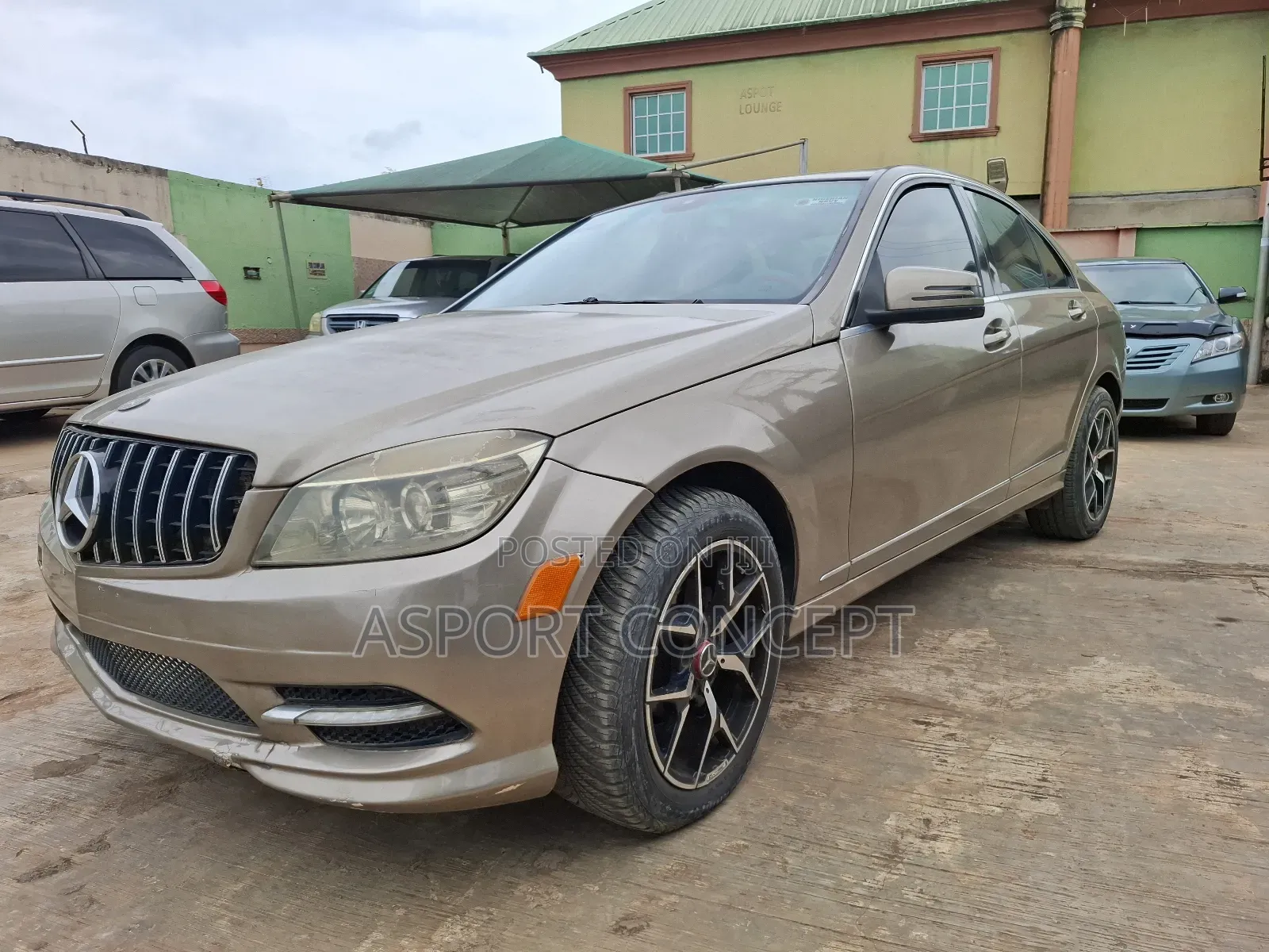 Mercedes-Benz C300 Luxury Sedan AWD (3.0L 6cyl 7A) 2008 Gold