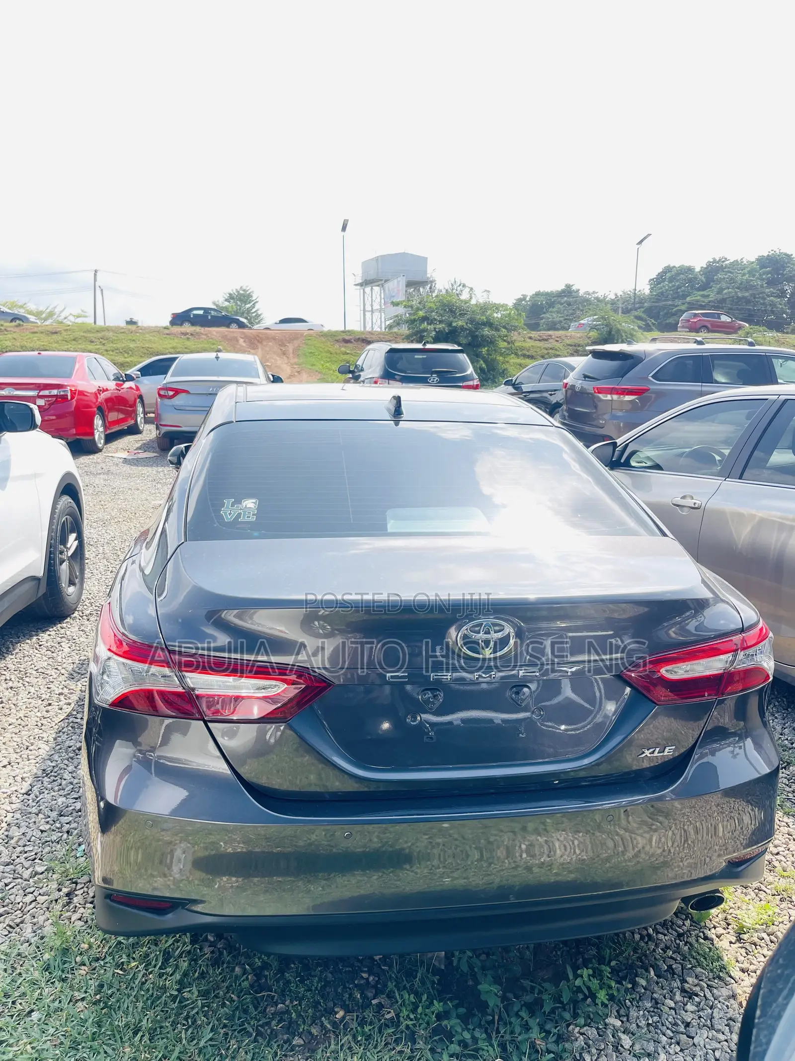 Toyota Camry XLE FWD (2.5L 4cyl 8AM) 2018 Silver