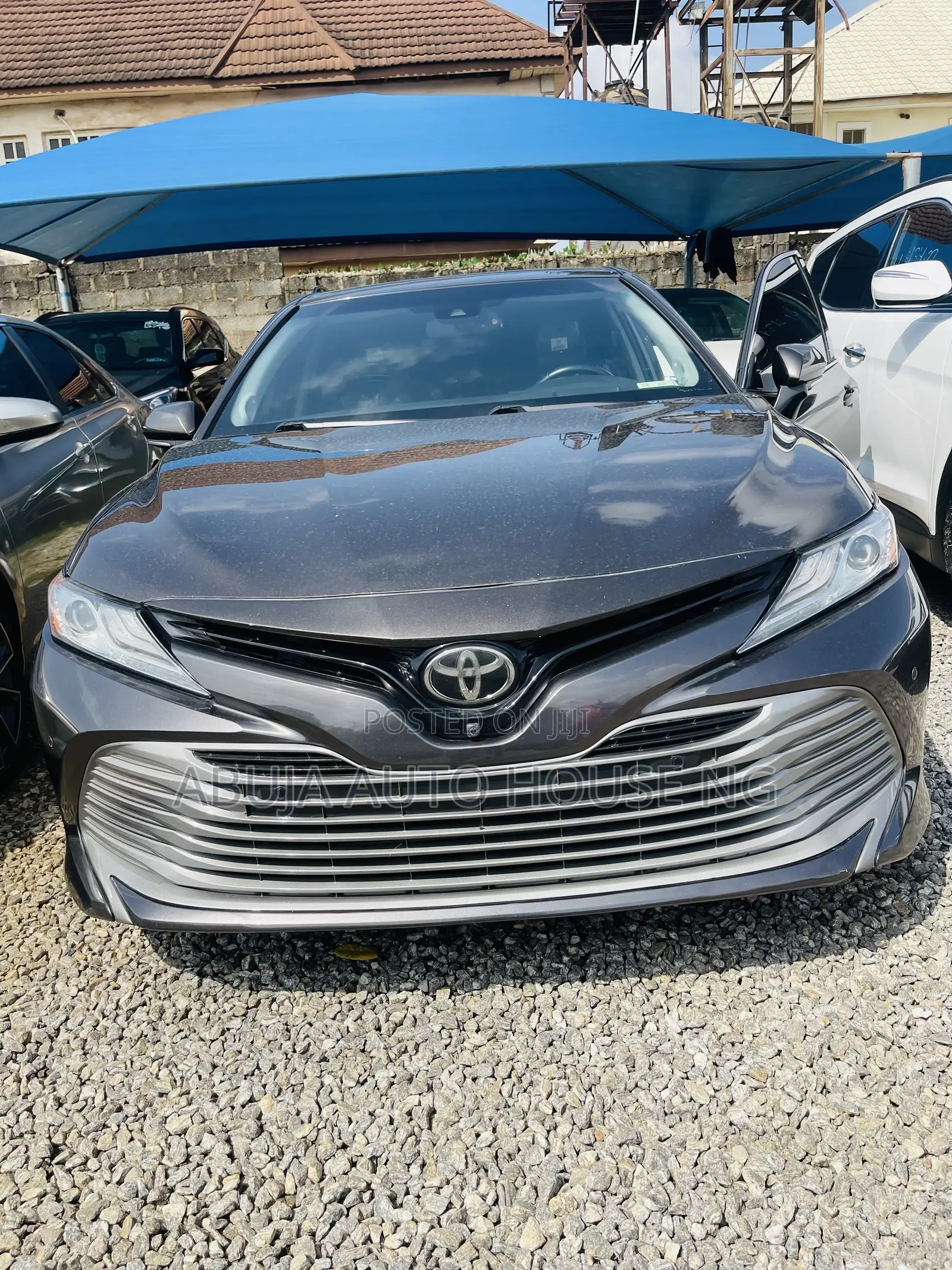 Toyota Camry XLE FWD (2.5L 4cyl 8AM) 2018 Silver