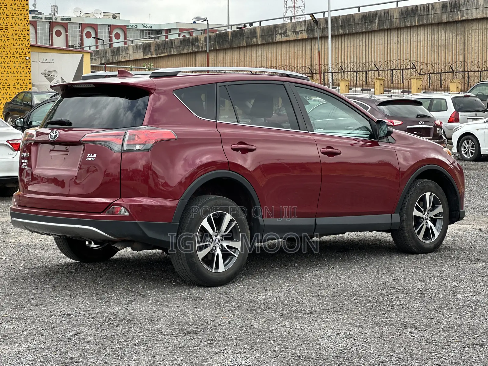 Toyota RAV4 XLE 4dr SUV AWD (2.5L 4cyl 6A) 2018 Maroon