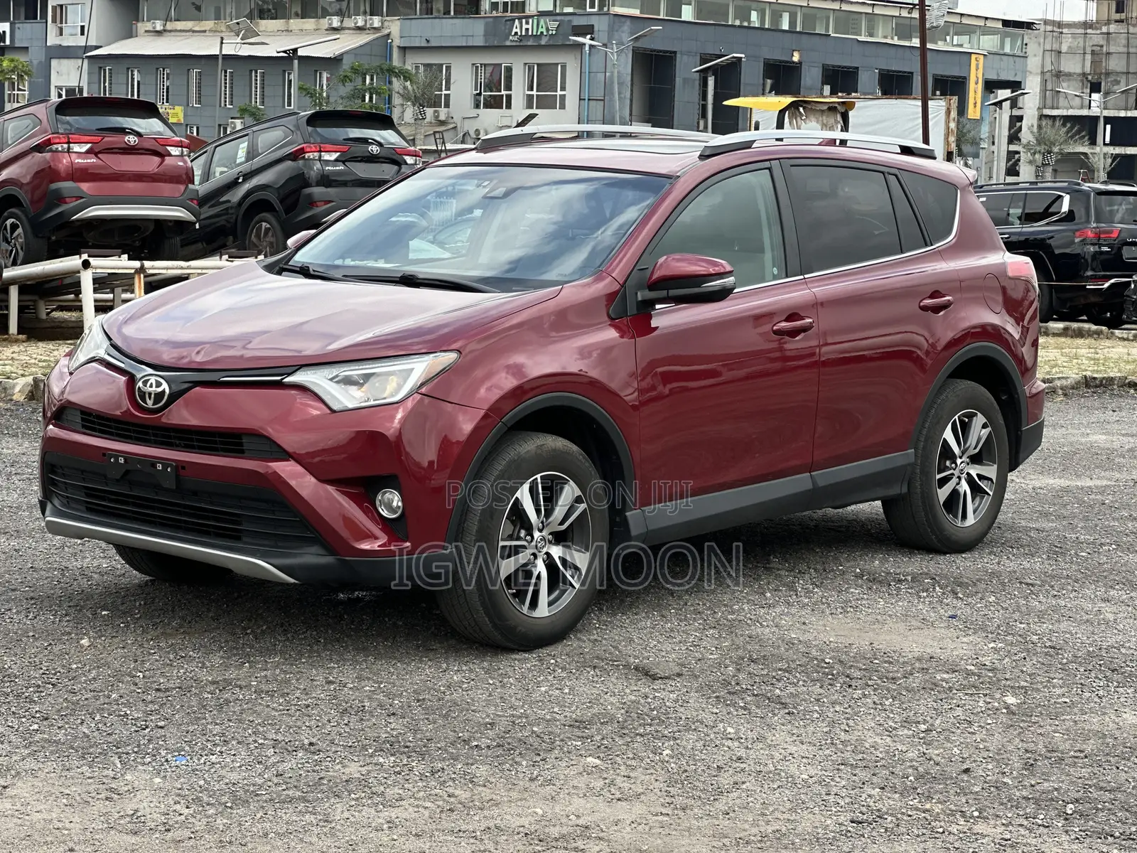 Toyota RAV4 XLE 4dr SUV AWD (2.5L 4cyl 6A) 2018 Maroon