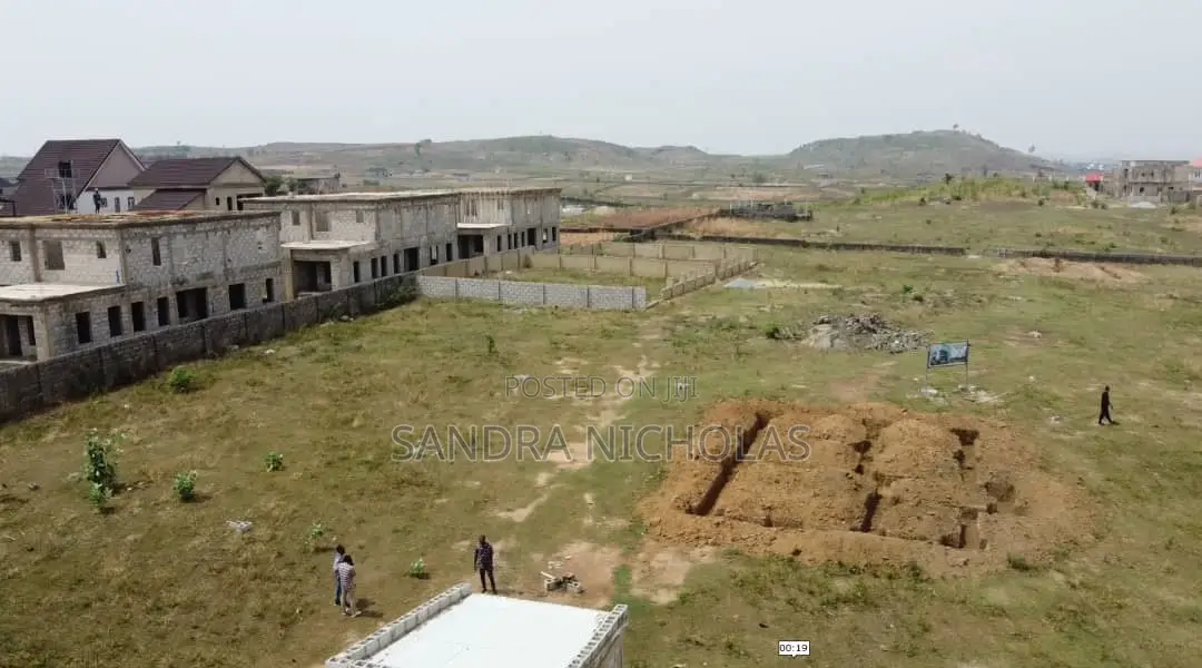 400 SQM Plot for 4 Bedroom Fully Detached Duplex and Bq