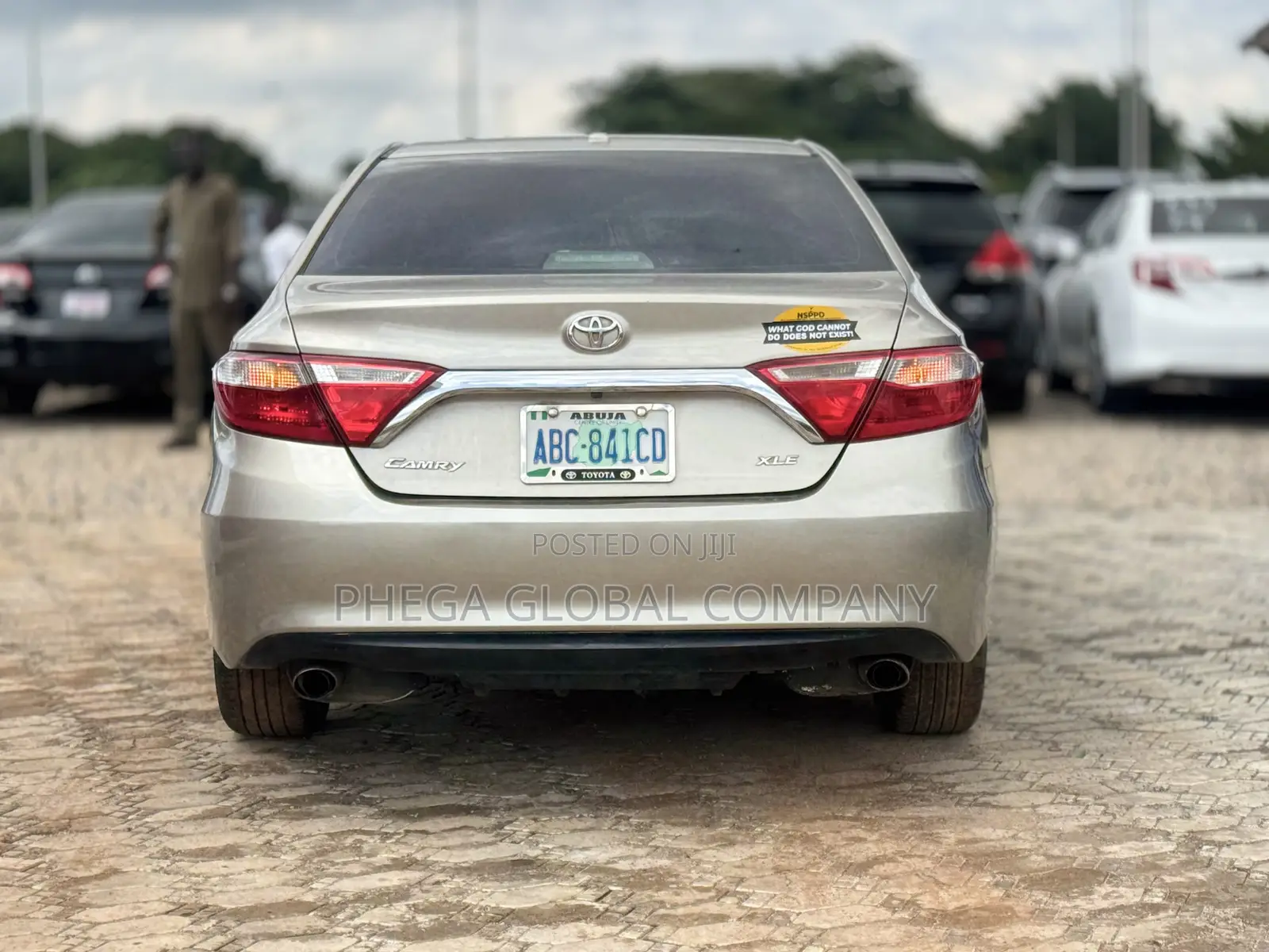 Toyota Camry XLE 4dr Sedan (3.5L 6cyl 6A) 2015 Gold