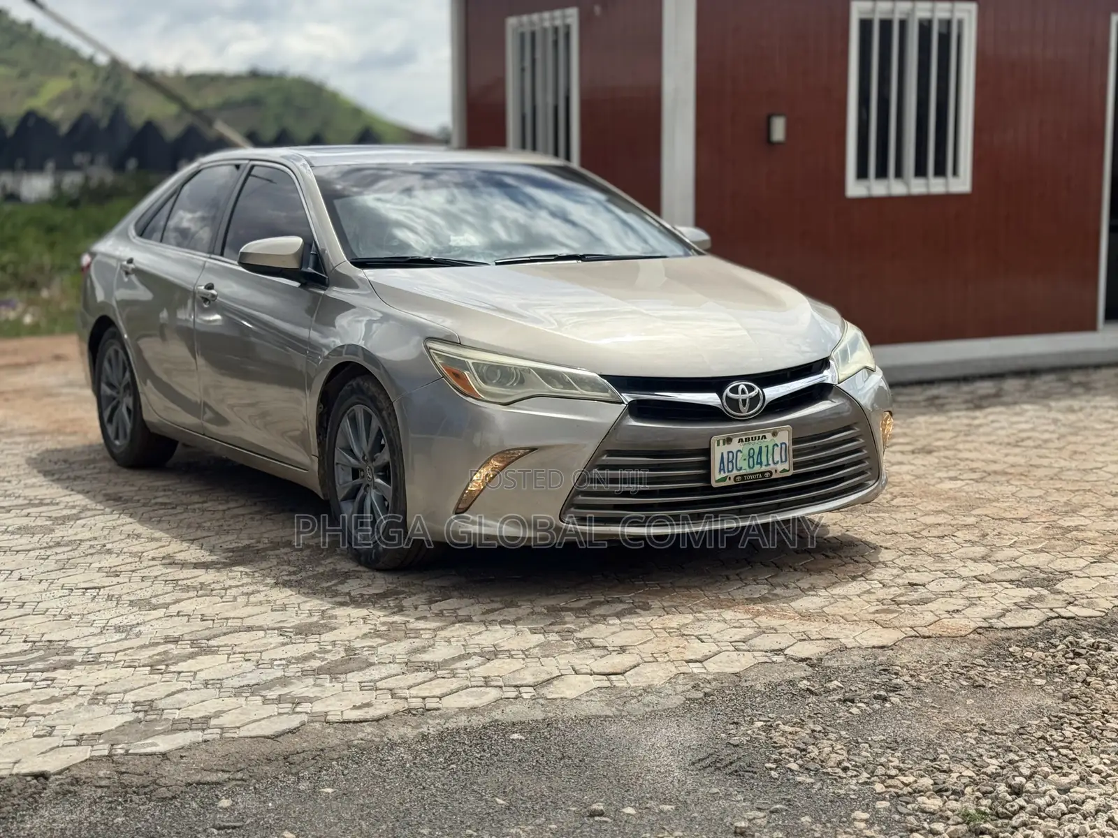 Toyota Camry XLE 4dr Sedan (3.5L 6cyl 6A) 2015 Gold