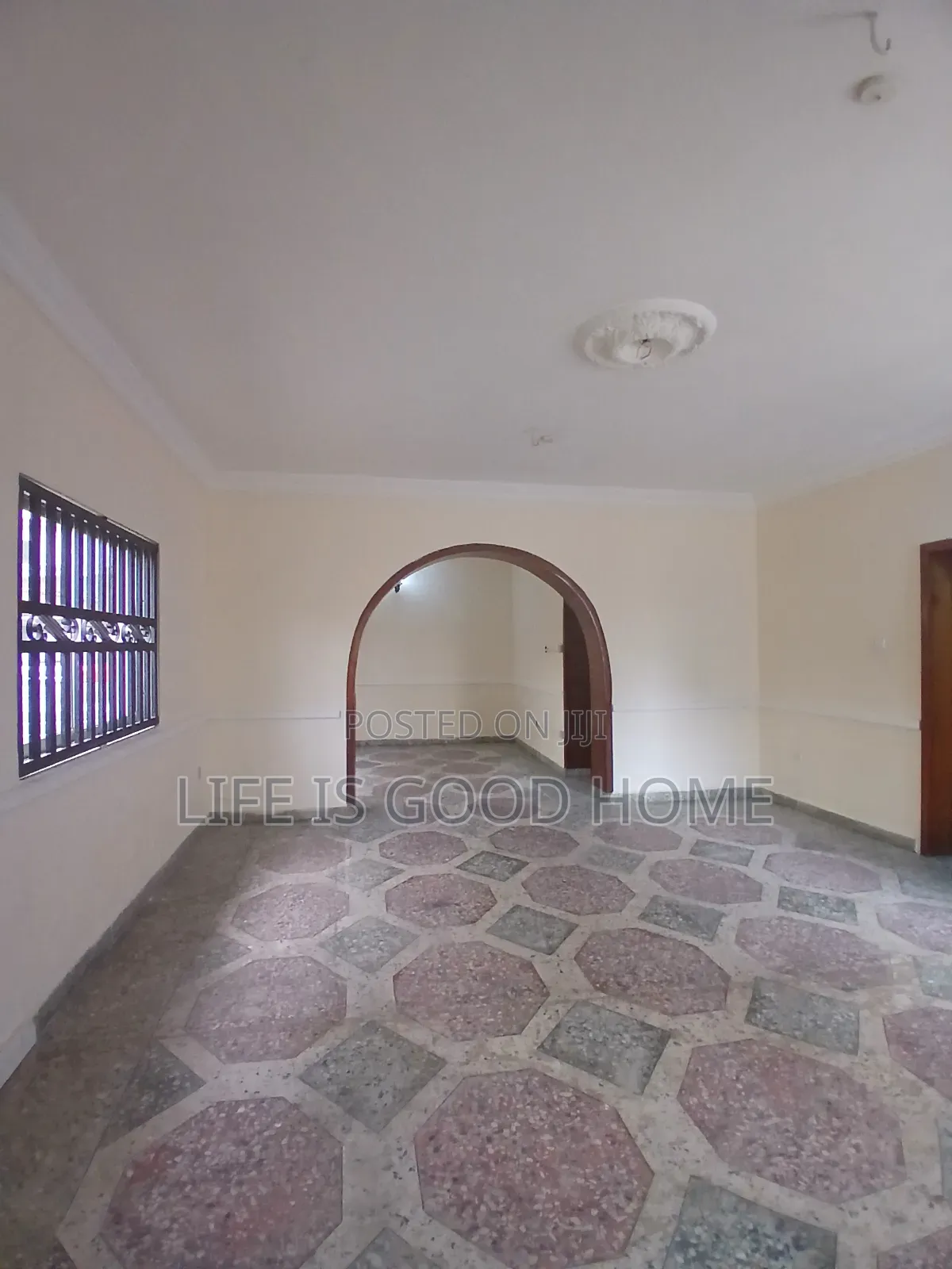 3bdrm Apartment in U Close, Ologolo for rent