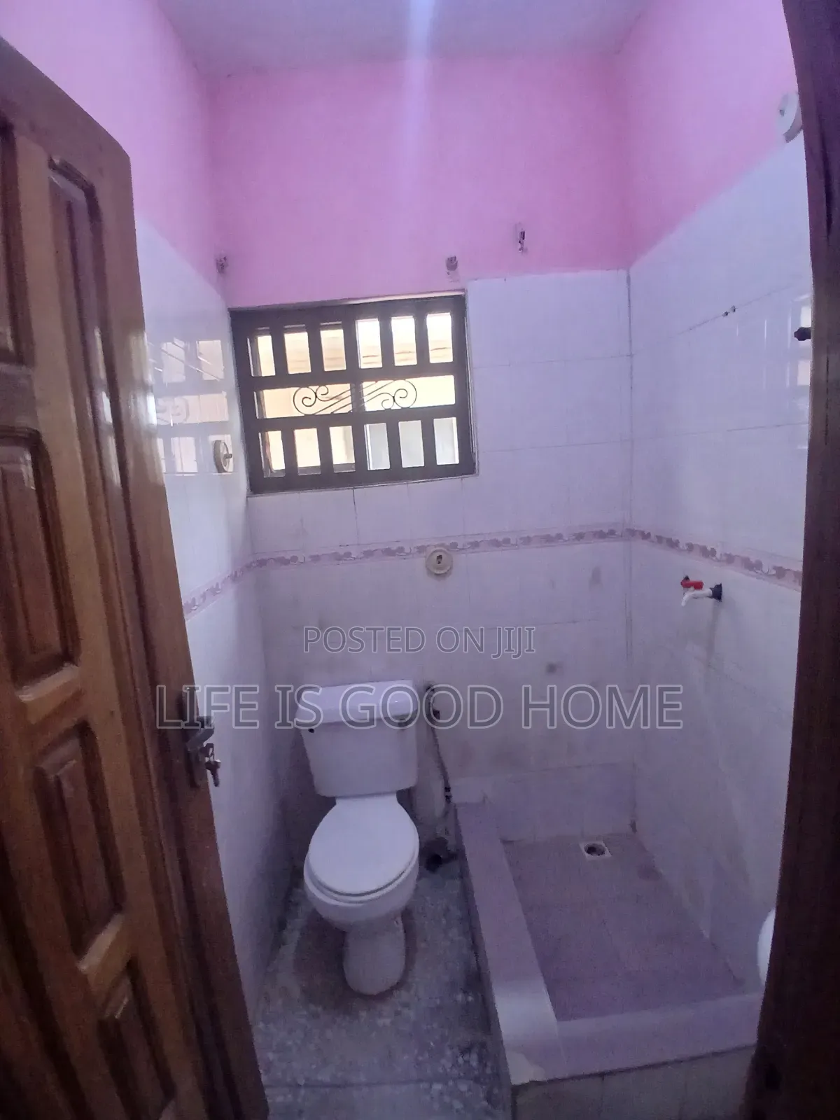 3bdrm Apartment in U Close, Ologolo for rent