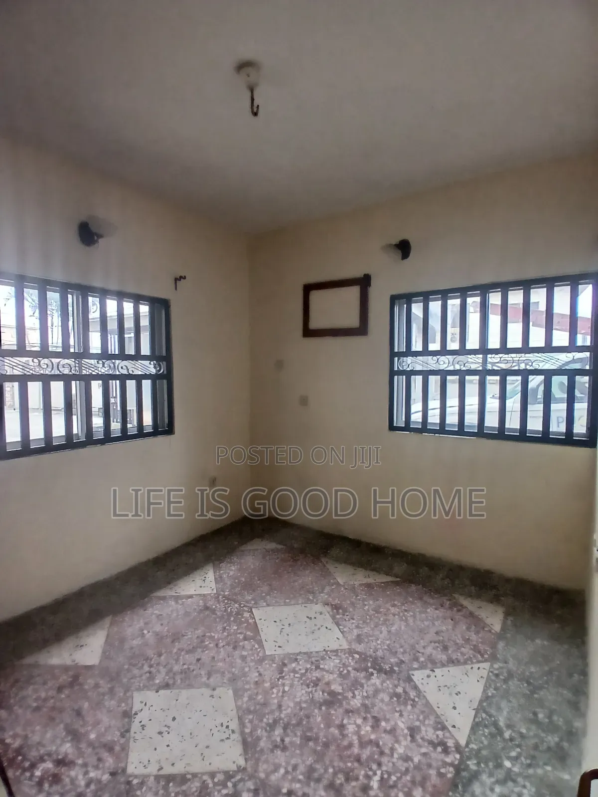 3bdrm Apartment in U Close, Ologolo for rent