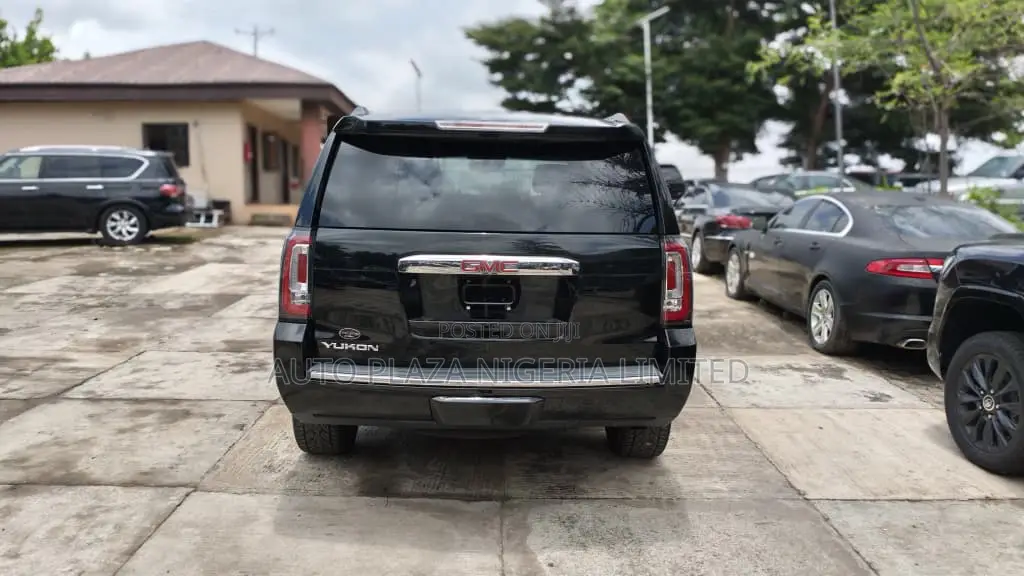 GMC Yukon Denali 4x4 2016 Black
