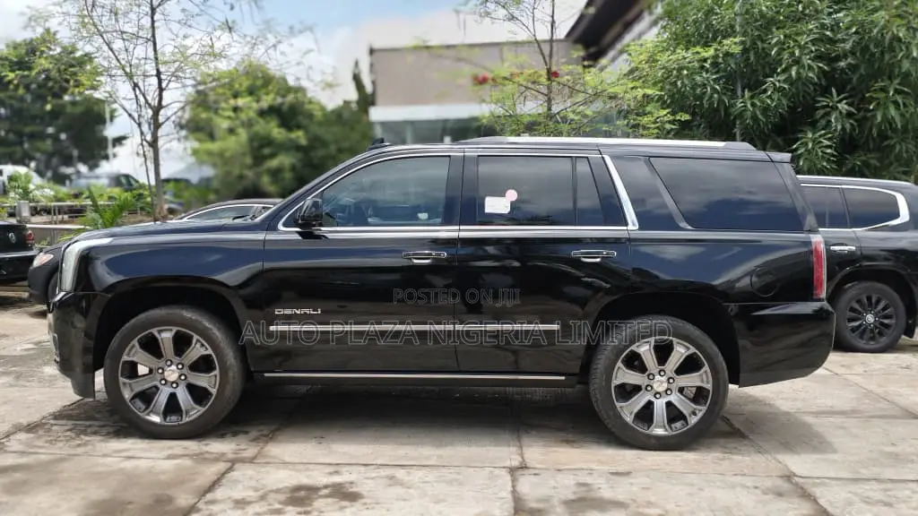 GMC Yukon Denali 4x4 2016 Black
