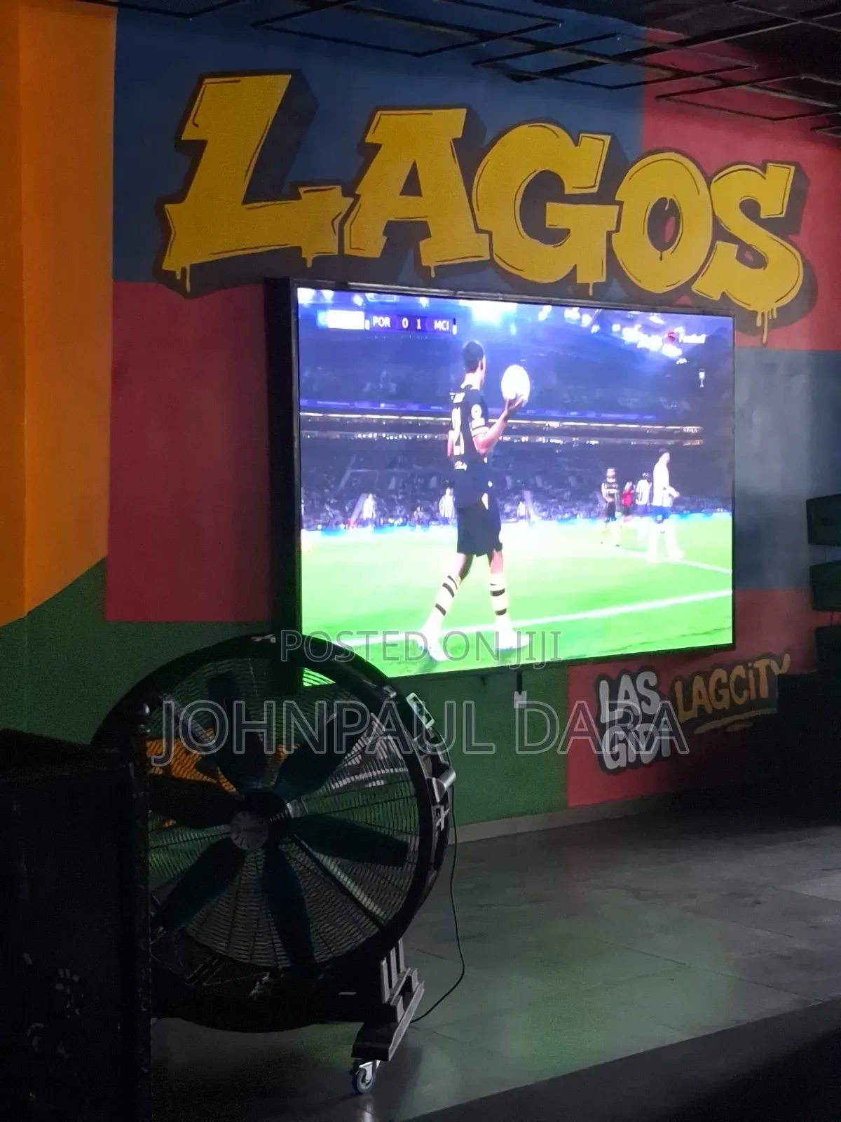 Lounge Screens