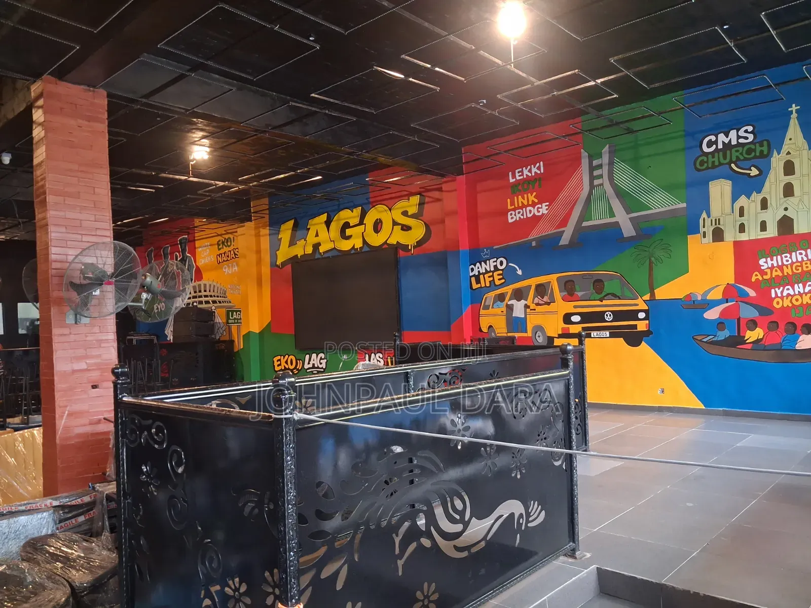 Lounge Screens