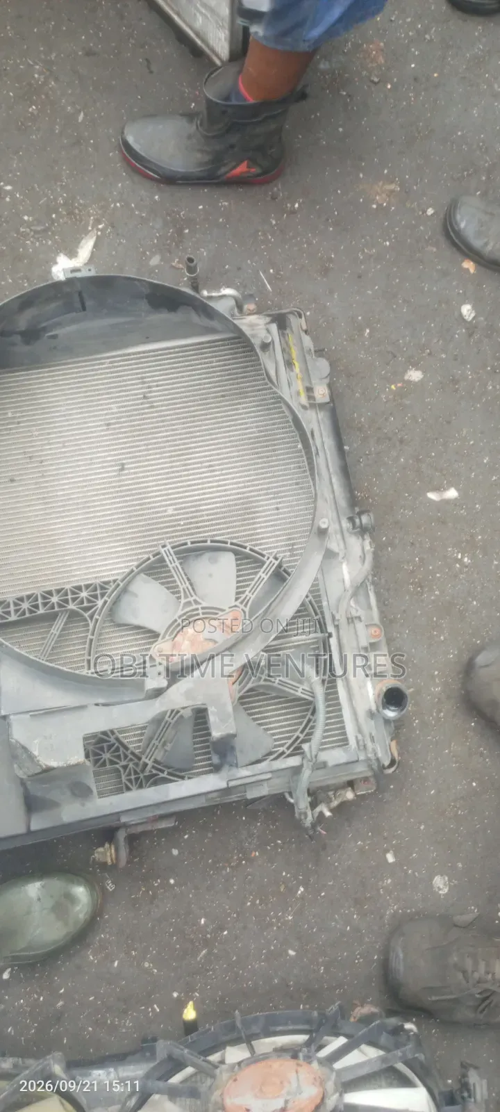 Nissan Pathfinder Radiator and Fan With Condenser 2005