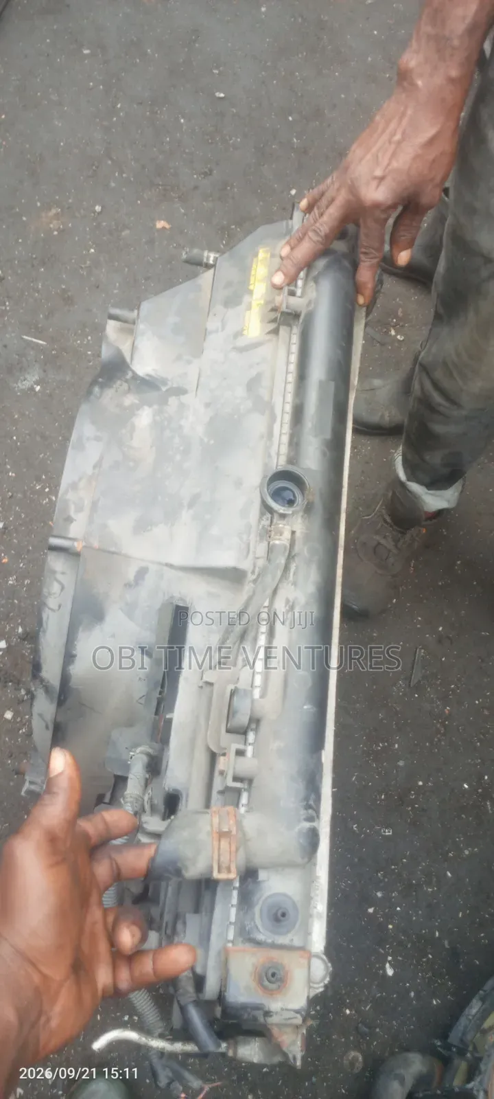 Nissan Pathfinder Radiator and Fan With Condenser 2005