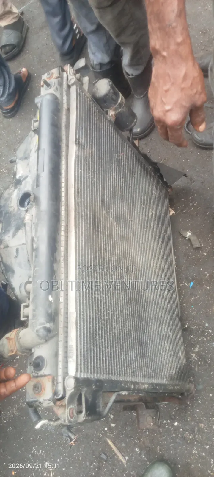 Nissan Pathfinder Radiator and Fan With Condenser 2005